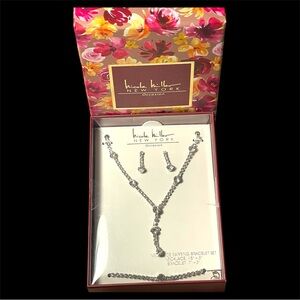 NIB Nicole Miller Matching Set Clear Rhinestone Necklace Earrings Bracelet